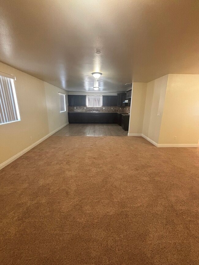 Photo - 1011 E 56th St