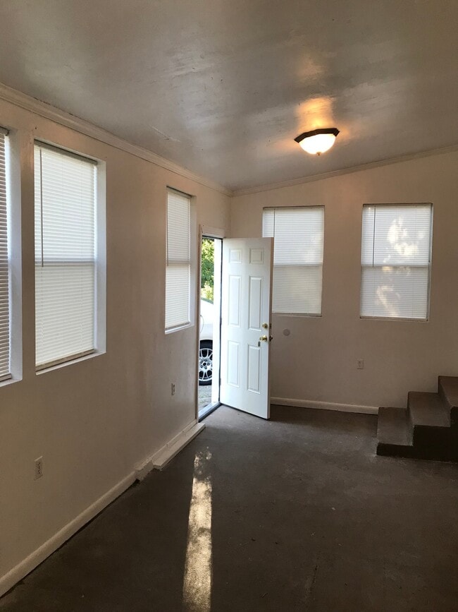 Photo - 1102 E Elm St