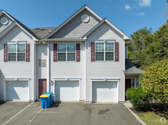Garage with private Entrances