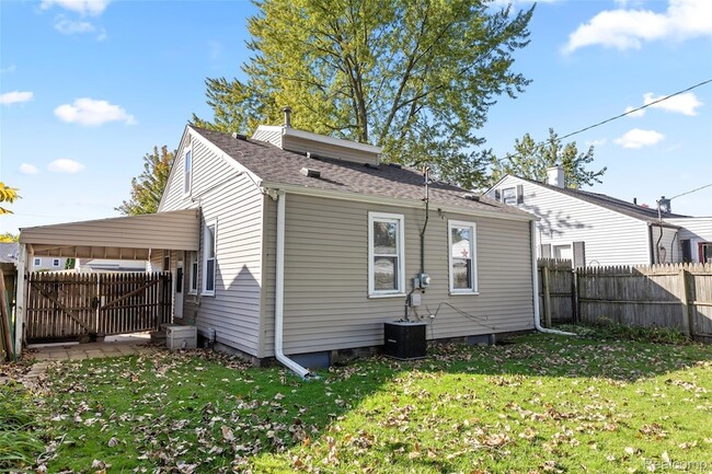 Photo - 2215 Rowland Ave