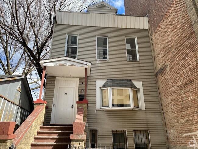 Building Photo - 741 E 178th St Rental