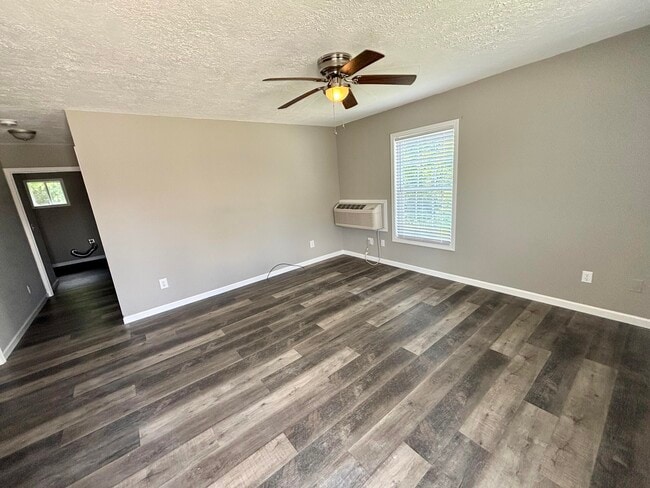 Photo - 108 Scott Dr