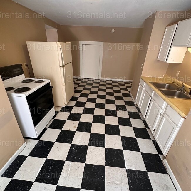 Photo - COMING SOON (not available for showings yet) Unit C