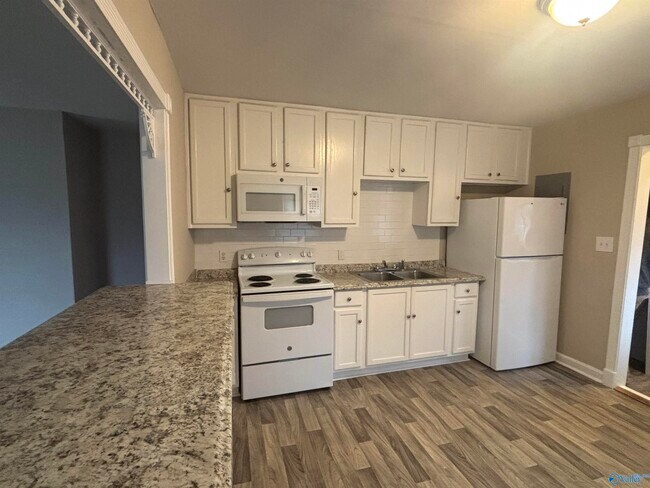 Photo - 2204 Bide a Wee Dr NE