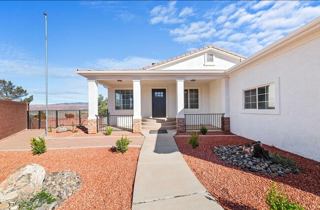 Front entry - 2280 W Vista Ct House
