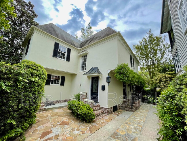 Building Photo - 3 1/2 Saint Michaels Alley