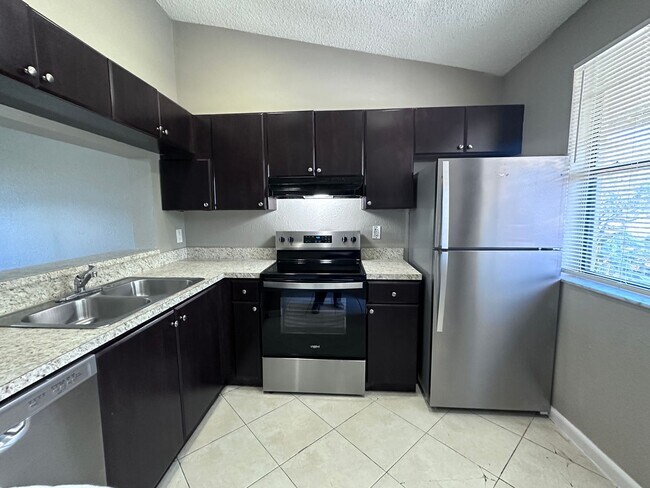 Photo - BEAUTIFUL 2/2 IN THE HEART OF CORAL SPRINGS Unit 11581-B2 - Westmount