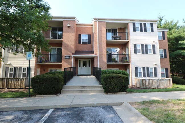 Building Photo - Updated 3Bedroom/2Bathroom - Great Location!