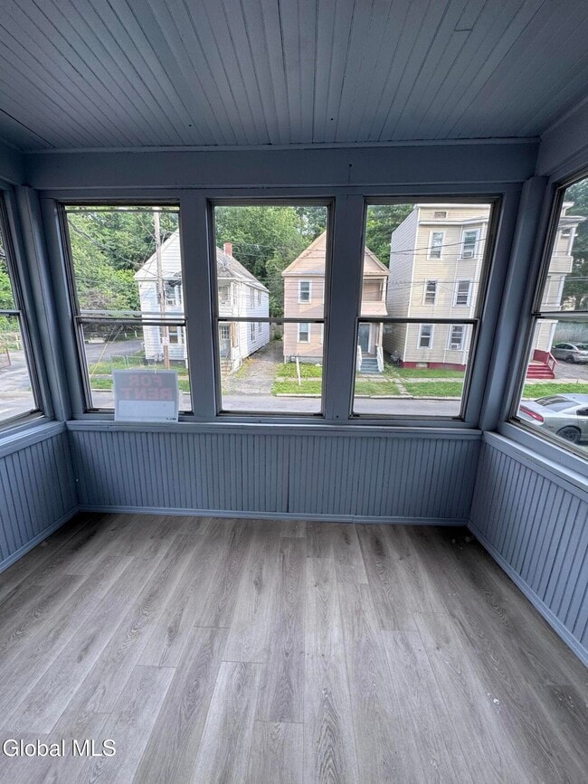 Photo - 885 Yorkston St Unit 2