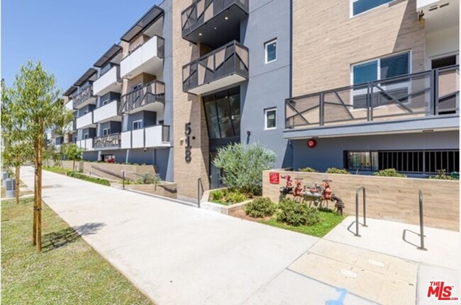 Building Photo - 518 N Gramercy Pl Unit 209 Rental