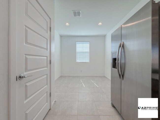 Photo - Exquisite 3/2 Phoenix House!