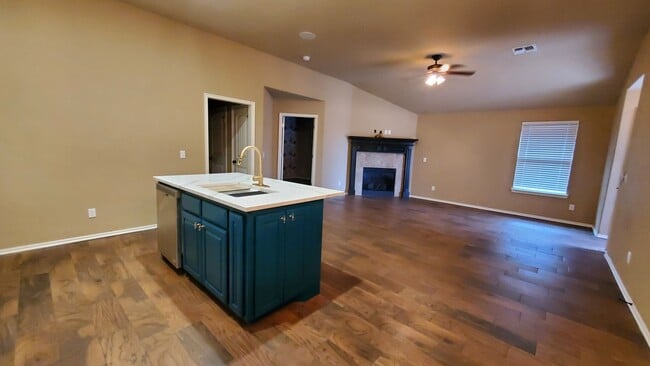 Photo - (3) Bed/(2) Bath in SW Moore Avail Early June!