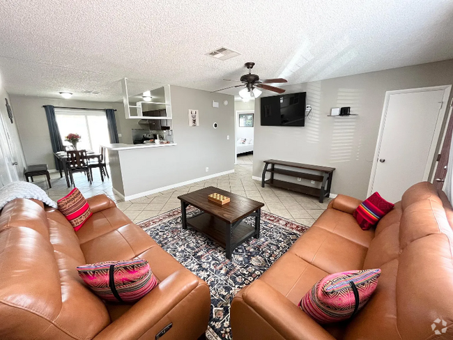 Building Photo - 429 Longtree Ave Rental