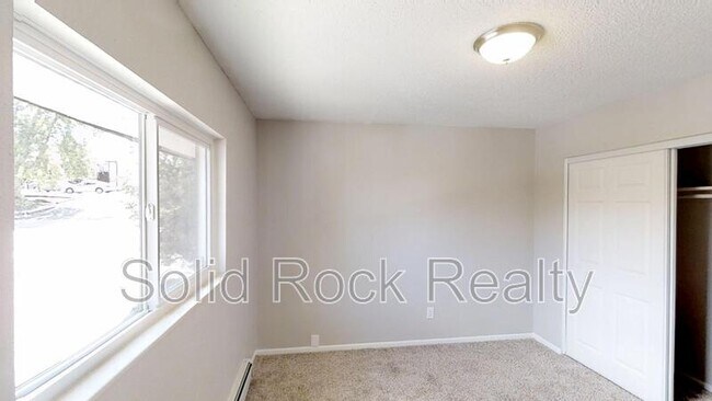 Photo - 2925 Straus Ln