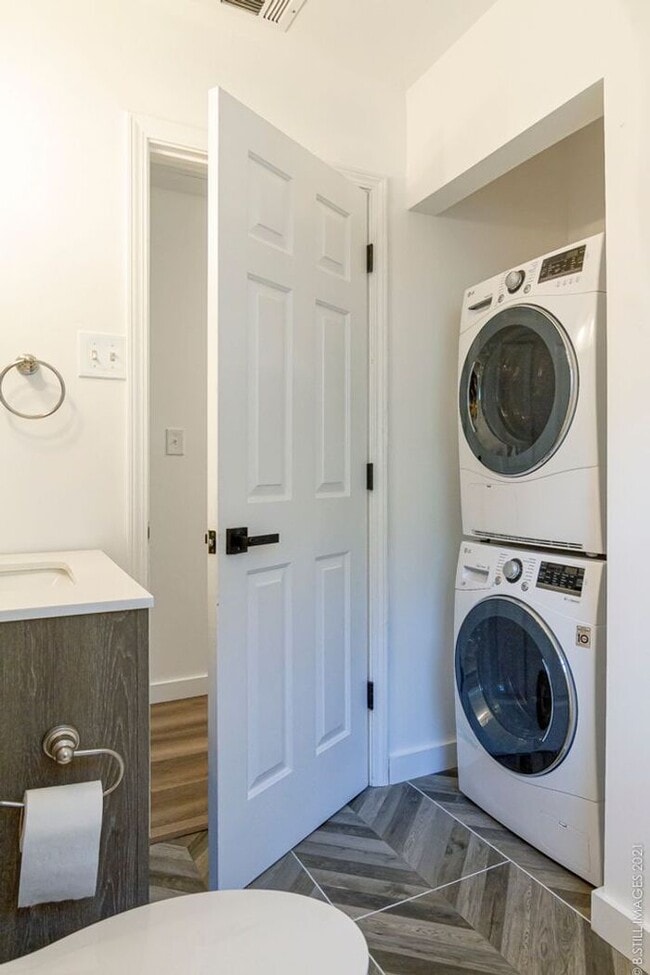 Photo - Elegant & Bright 2 Bedroom in Oakhurst’s H...