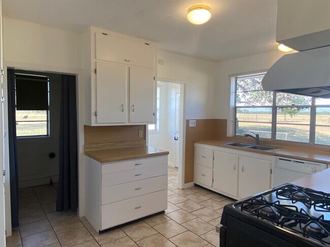 Photo - 500 Greasy Bend Rd