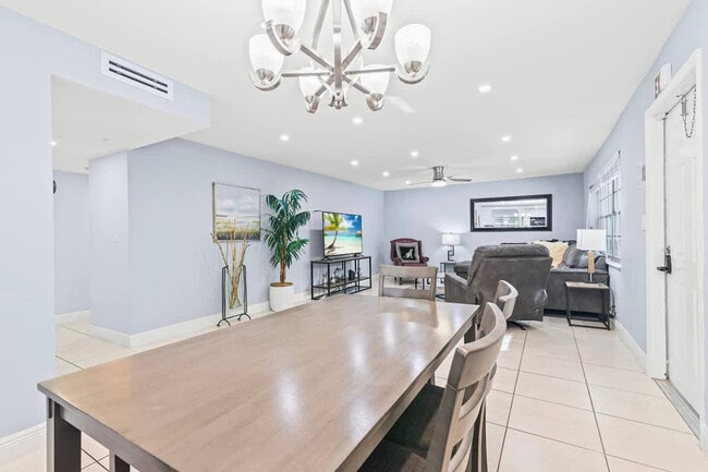 Photo - 2424 NE 9th St Unit ID1323138P