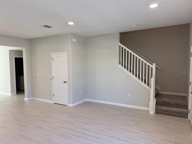 Photo - 619 Pothos St