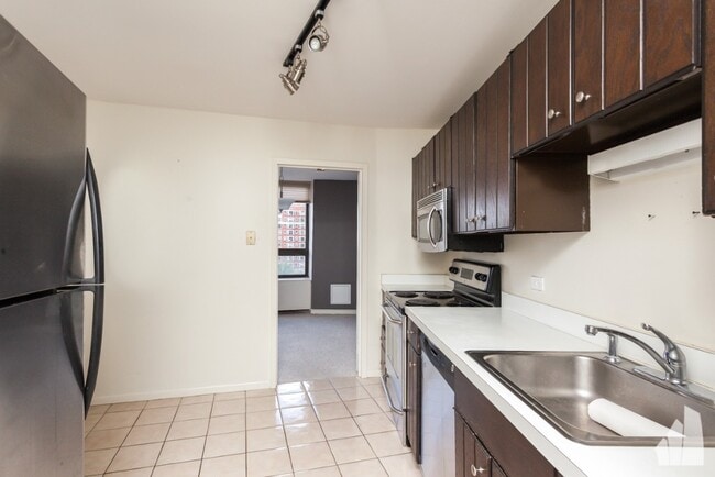 Photo - 3930 N Pine Grove Ave Unit 901