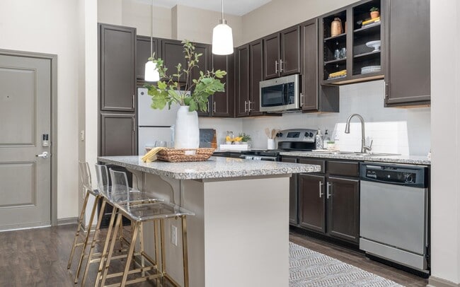 Riverhouse Apartments