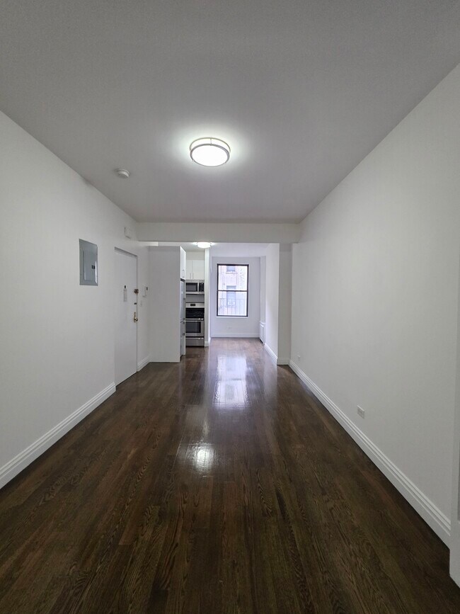 Photo - 216 E 89th St Unit Ev3w