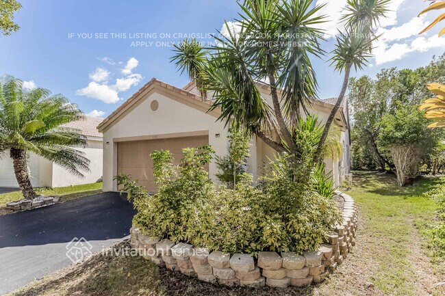 4266 Greenbriar Ln