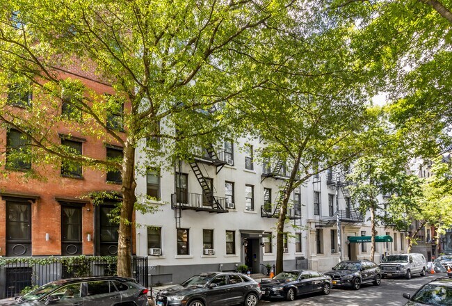 Photo - 250 W 22nd St