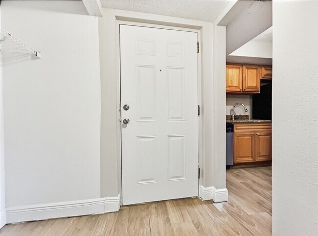 Photo - 2/2 Condo in Millenium Palms