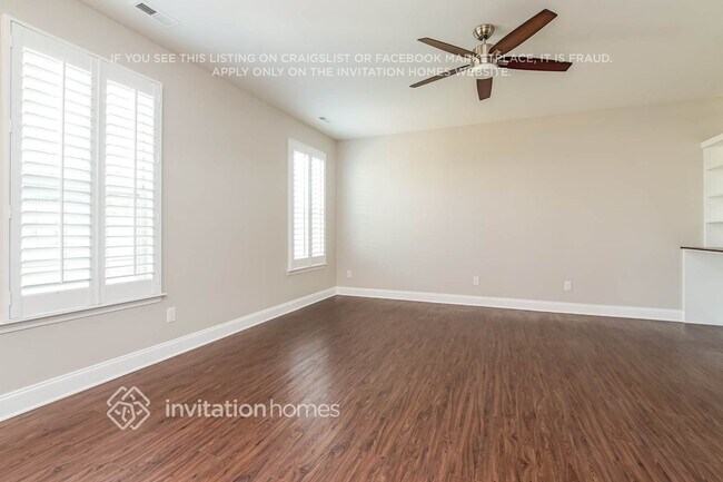 Photo - 3229 Revelation St
