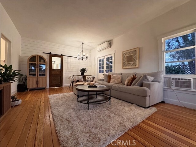 Photo - 323 W 18th St