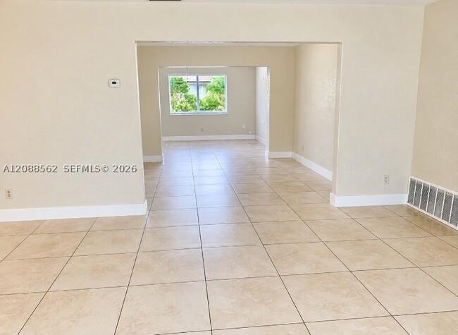 320 NW 93rd Ave