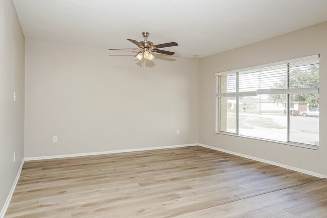 Photo - 6927 Roslyn Ct