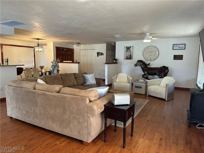 Photo - 545 9th St NW