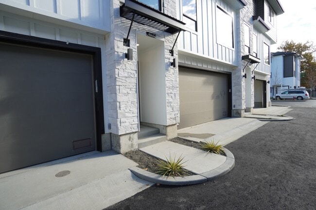 Photo - 4614 N Iota Ln