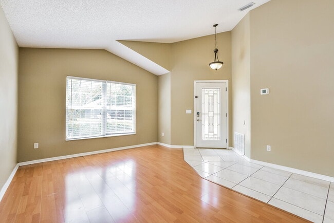 Photo - 2113 Carpathian Dr