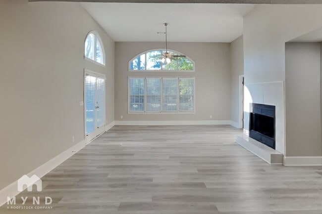 Photo - 4015 Golfview Dr