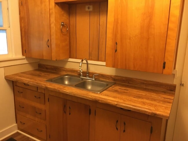 Photo - 2 bed, 1 bath Located in Sumner Neighborhood!!!