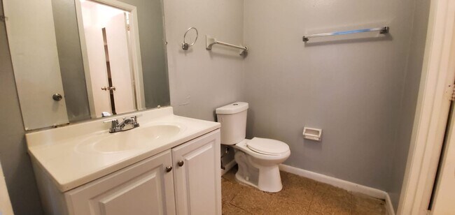 Building Photo - 2570-2572 Chestnut Woods Dr Unit 2572 Chestnut Woods Dr