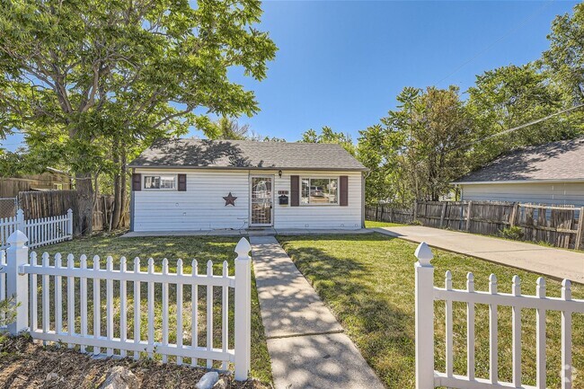 Building Photo - Evolve Real Estate: Charming Ranch-Style H... Rental