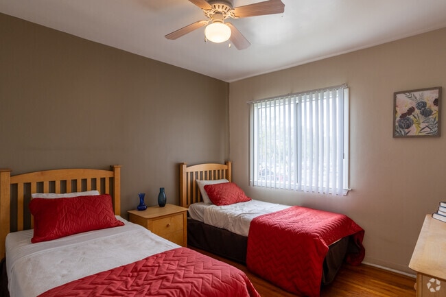2 habitaciones, 1 baño - 830 pies cuadrados - Wyvernwood Garden Apartments
