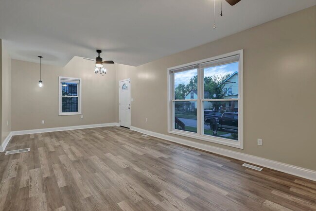 Photo - 908 E 12th Ave