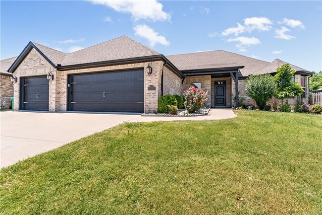 Photo - 1100 Huntleigh Dr