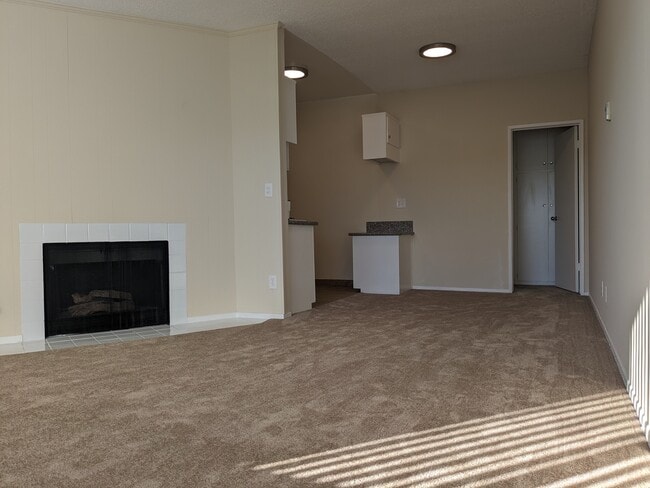 Unidad de 1 dormitorio: Sala de estar - 20425 Anza Ave