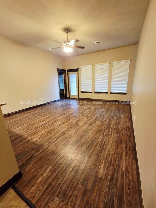 Photo - 2302 Kintyre Rd