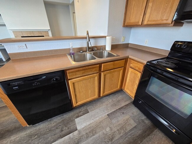 Photo - Immaculate well maintained 2 bedroom end-unit condo with easy access to Boulder and Denver Unit 202