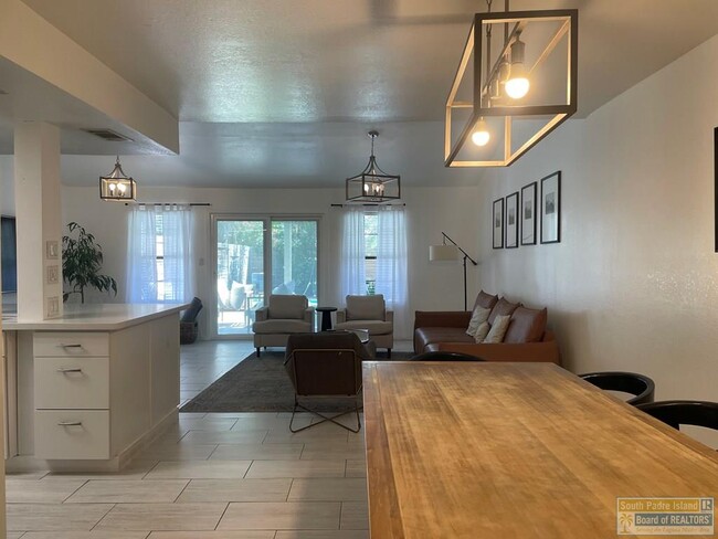 Photo - 129 E Campeche St