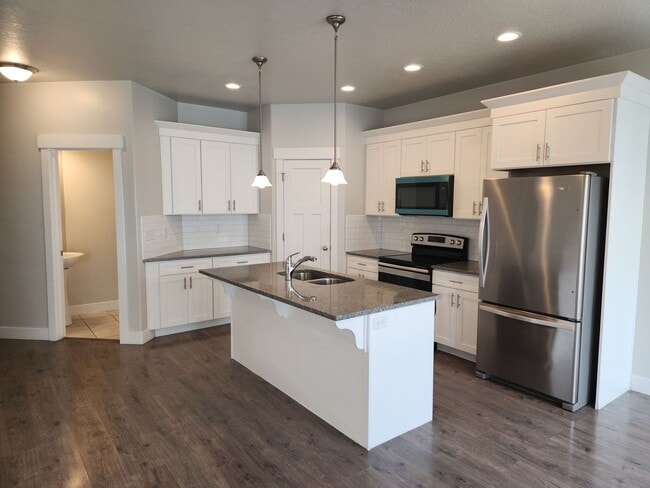 Photo - 4 Bedroom 2.5 Bathroom Lehi Townhome!