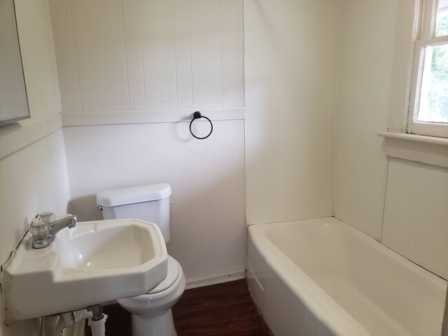 Photo - 16 Lindberg Ave