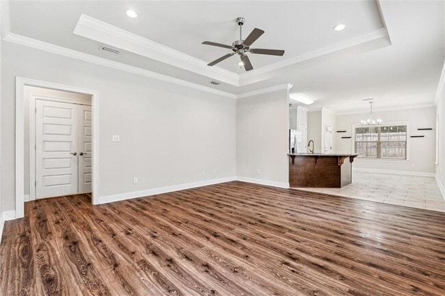 Photo - 856 Linlen Ave