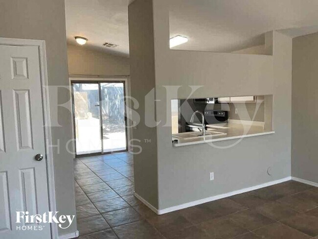 1338 W Mesquite Ave